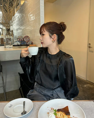 Puff-sleeve blouse