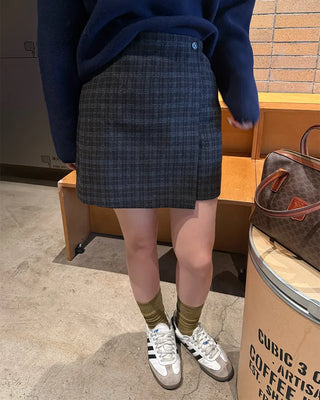Checkered mini skirt