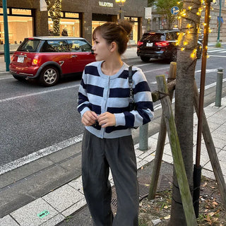 Round neck two-tone cardigan