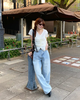 Wide-leg denim jeans with rear pockets