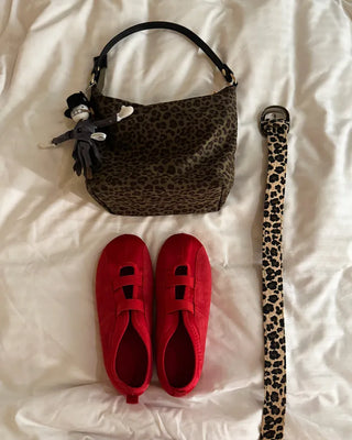 Double-line flat shoes