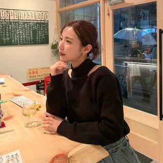 Slit Point Half Neck Knit