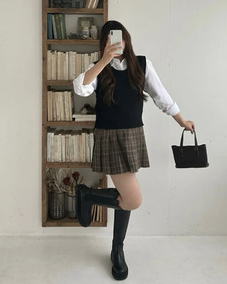 U-neck wool vest