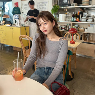 One-shoulder long-sleeved T-shirt