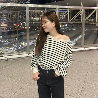 Striped off-shoulder sweatshirt