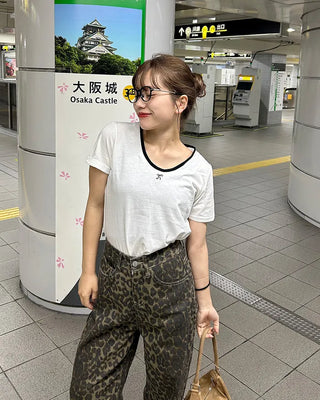 Two-tone neckline ribbon half T-shirt