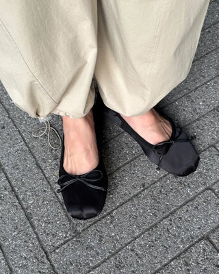 Satin ribbon flat shoes