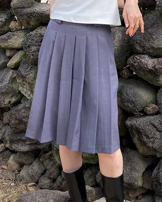 Banded pleated midi skirt