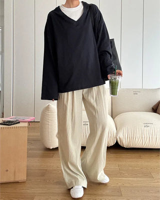 Loose-fitting V-neck cotton t-shirt