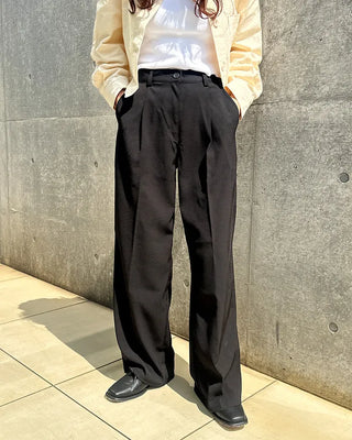 Pleated wide-leg slacks