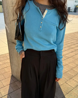 Henley neck long-sleeved T-shirt