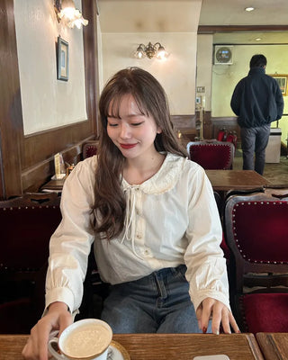 Round lace collar blouse