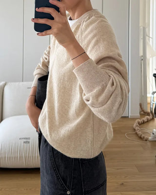 Loose-fit V-neck modern knit