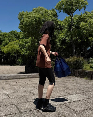 Side-slit capri pants