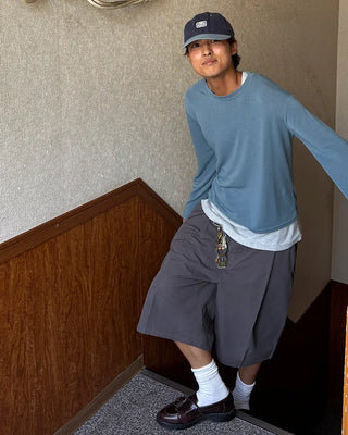 Unisex Bermuda shorts with tuck loops