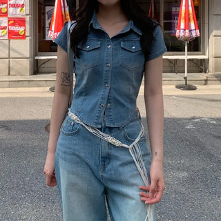 Colored short-sleeved denim shirt