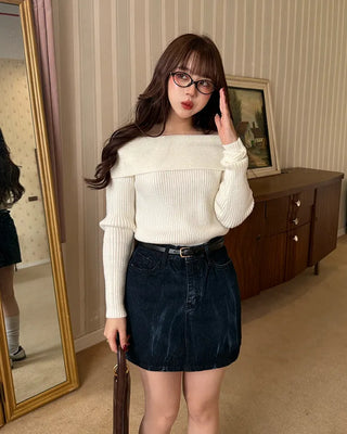 Off-shoulder loose-fit knit