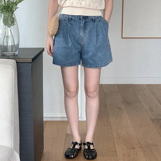 Pleated denim shorts