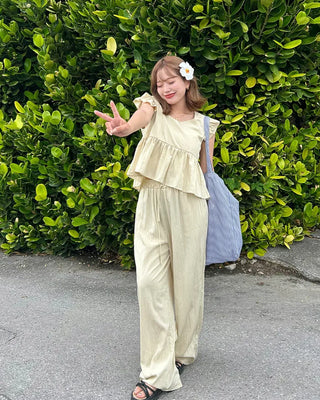 Frilled sleeveless top and wide-leg pants set