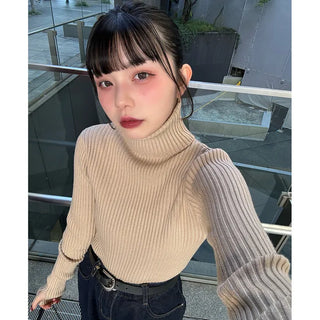 Hand warmer high neck T-shirt