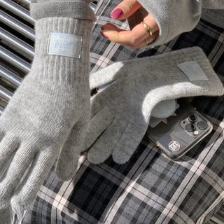 Pastel wool knit gloves
