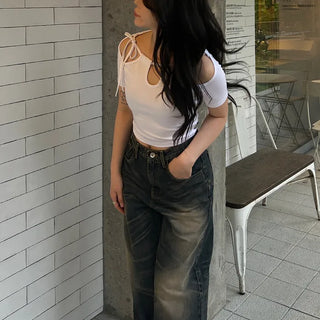 Slit short-sleeved cropped T-shirt