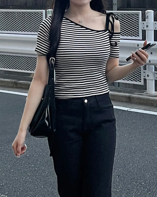 Striped one-shoulder short-sleeved T-shirt