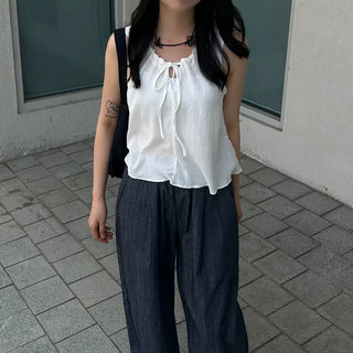 Flared wrinkle shirring ribbon blouse, sleeveless.