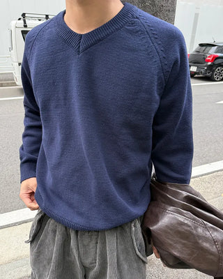 Simple V-neck knit