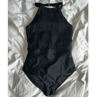 [With built-in cups] Halter neck cutout monokini