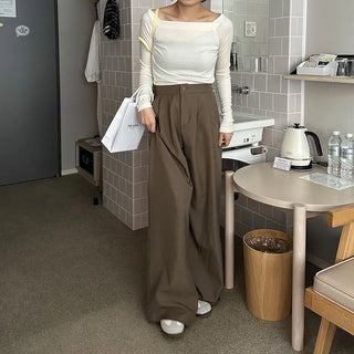Double-pleated wide-leg slacks