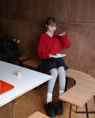 V-neck loose-fit knit