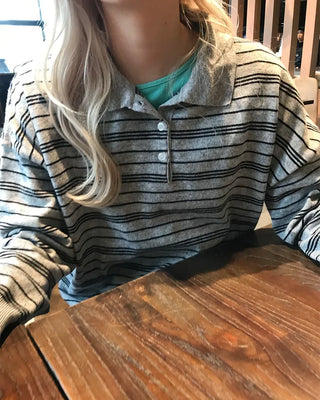 Colored neck striped knit