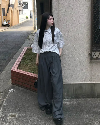 Pleated wide-leg slacks