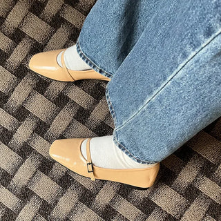 Basic flat shoes