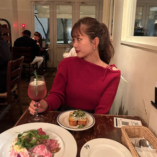 One-shoulder ribbed knit