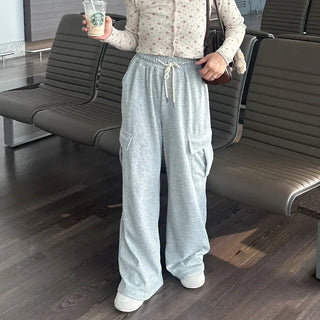 Cargo pants with slanted pockets