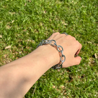Button-shaped bracelet