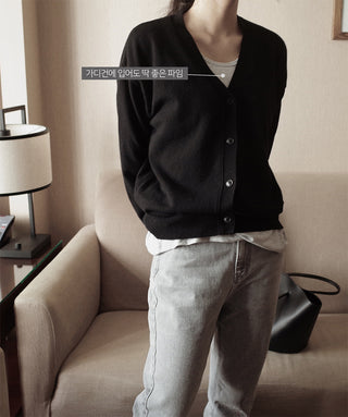 Soft U-neck T-shirt - 6 colors