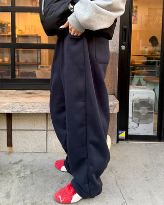 Wide sweatpants with side pockets