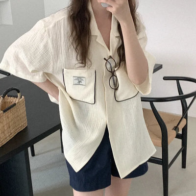 [2 colors] Short-sleeved shirt with yoke pocket