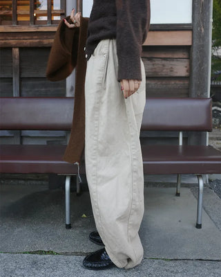 Side-tucked white cotton pants