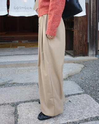 Elastic waistband, one-pleat slacks