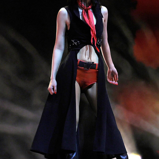 Sleeveless v neck buckle solid crop top