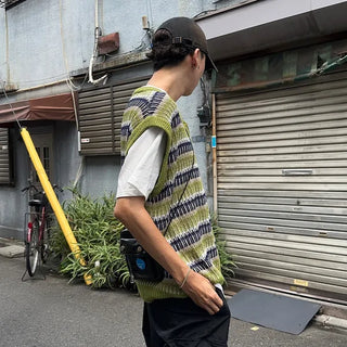 V-neck pattern knit vest