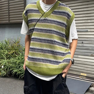 V-neck pattern knit vest