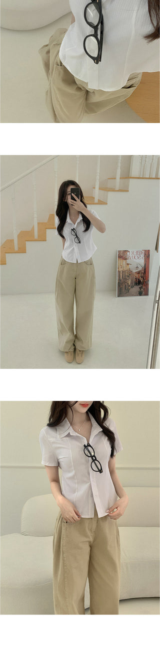 Wide-leg pants with side pleats