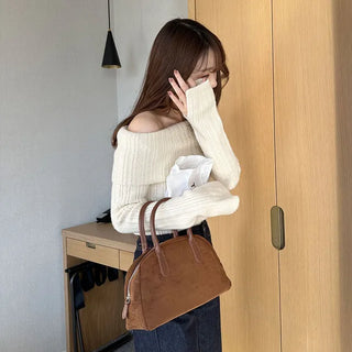 Slit off-shoulder knit