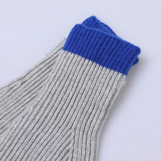 Pointed finger hole gloves