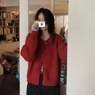 Thick round neck tone-down color knit cardigan